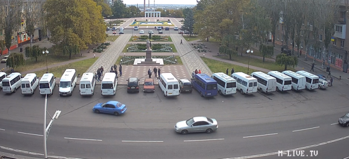 В Мелитополе перевозчики собираются на площади Победы (фото)