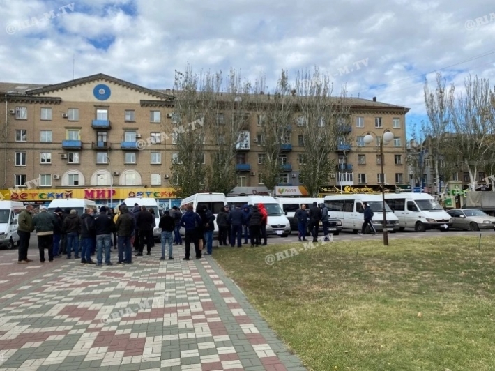 В Мелитополе перевозчики организовали Майдан и выдвинули свои требования власти (видео)