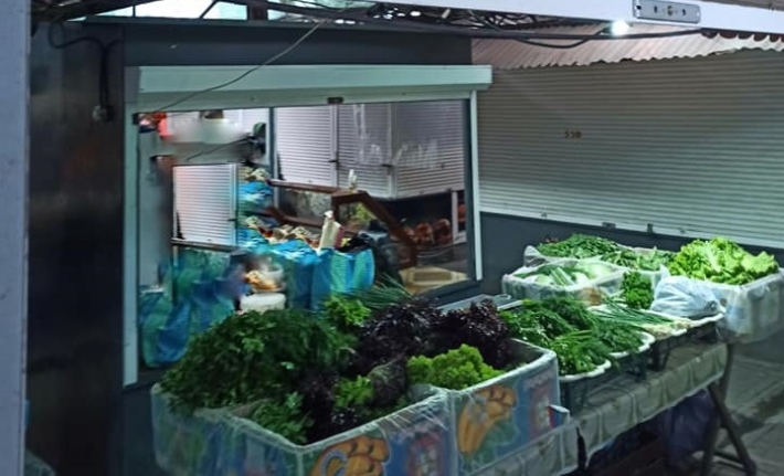 В Мелитополе рынки полупусты - многие павильоны закрыты (фото)
