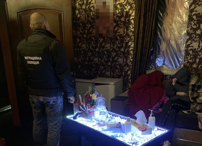 В Запорожье в борделе организовали скрытую видеосъемку клиентов - сколько стоили услуги проституток (ФОТО)