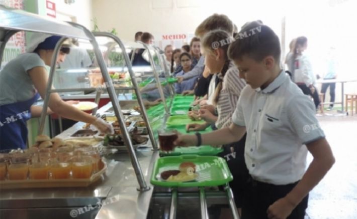 Кто и как в Мелитополе контролирует, что едят дети в школах