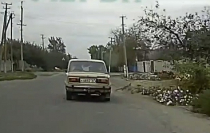 В Мелитополе заметили танцующий автомобиль (видео)