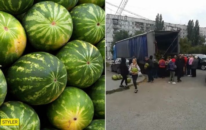 Украинские фермеры решили бесплатно раздать арбузы людям на улице (видео)