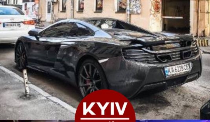 ДТП на миллион: в Киеве горе-водитель снова разбил дорогущий суперкар, фото и видео