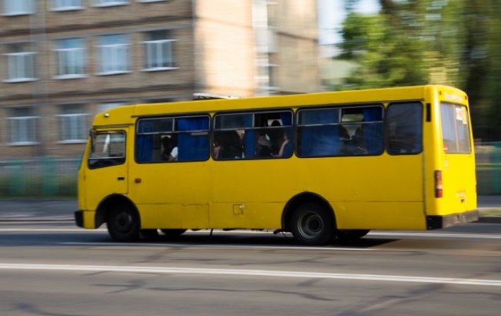 Украинка выпала из маршрутки прямо на проезжую часть: детали ЧП