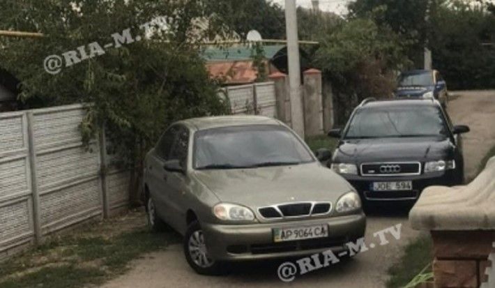 Автоблокада - новый поворот в соседских войнах в Мелитополе (фото, видео)