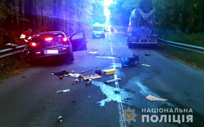 В Киеве водитель вылетел на встречку и врезался в КАМАЗ: фото смертельного ДТП