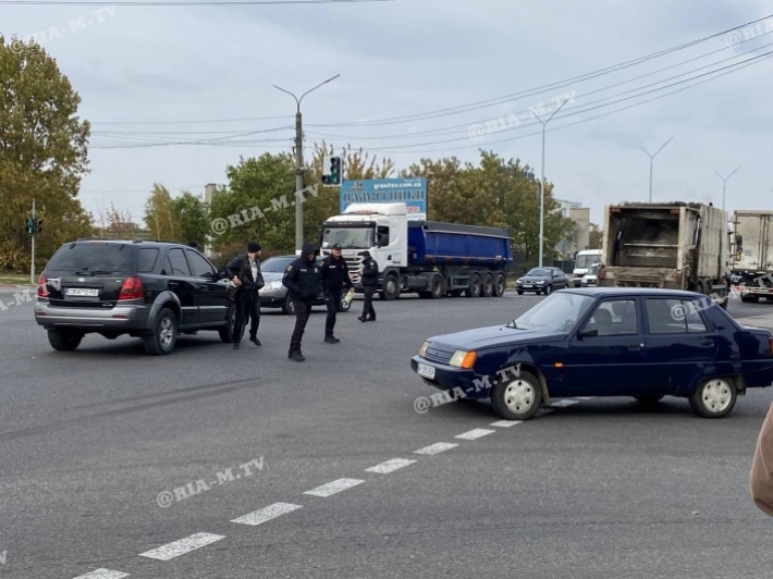 В Мелитополе на оживленном перекрестке не разминулись КИА и Славута (фото, видео)