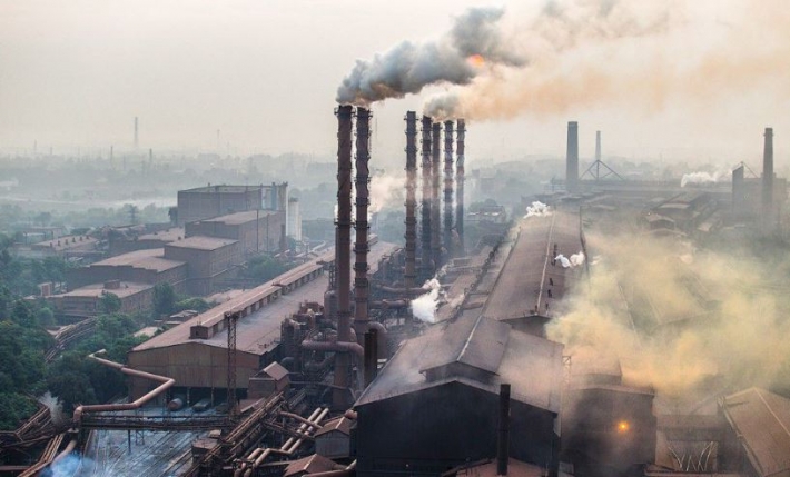 В трех районах Запорожья зарегистрировали выбросы вредных веществ