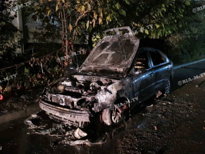 В Мелитополе дотла сгорел автомобиль ( фото)