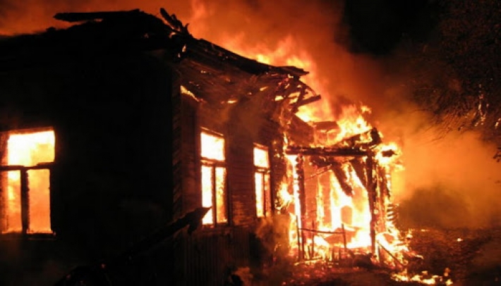 В Запорожской области горела пристройка и летняя кухня