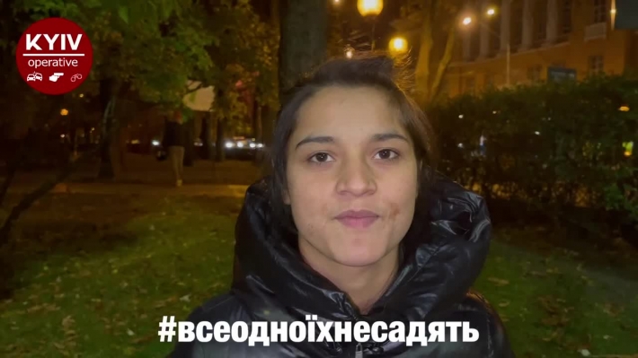 В Киеве задержали банду наглых уличных воровок и заставили признаться на камеру: видео