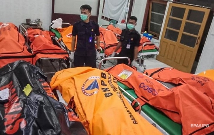 В Индонезии утонули 11 школьников (фото)