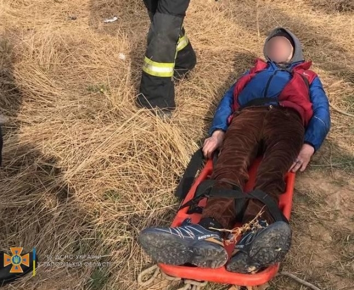 В Запорожье 36-летний мужчина упал в котлован глубиной 15 метров