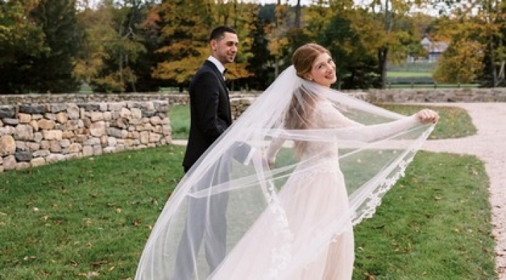 Дочь Билла Гейтса показала свадебные фото в роскошном дизайнерском платье