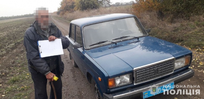 Заблудился, не знал что делать - в Запорожской области офицер полиции отыскал пропавшего пенсионера