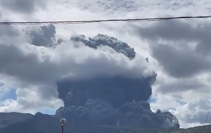 В Японии начал извергаться вулкан Асо (видео)