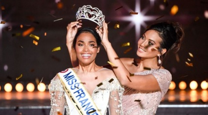 На конкурс "Мисс Франция" подали в суд за дискриминацию по росту и семейному положению