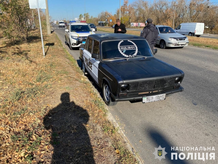 Курьезы. Житель Бердянска перекрасил автомобиль под полицейский - в полиции не оценили (фото)