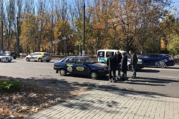 Полиция ищет свидетелей ДТП в Мелитополе со сбежавшим водителем (фото, видео)
