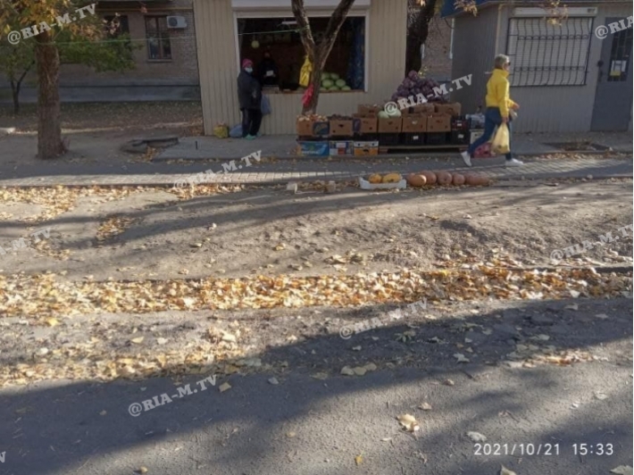 В Мелитополе предприниматель забил ливневку (фото)