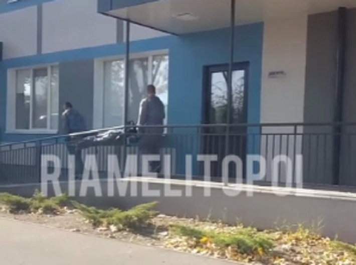 В Мелитополе скорые подъезжают к ковидному госпиталю каждые пять минут (видео)