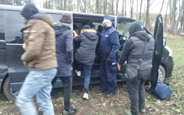 Один пробег 3 км, другой попал в ДТП: в Польше двое украинцев устроили погоню с полицией