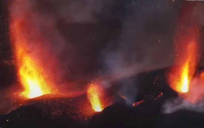 Вулкан на Канарах начал фонтанировать (видео)