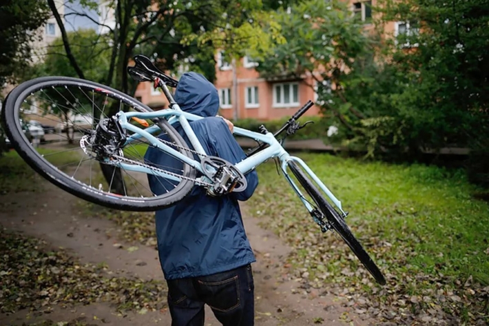 Под Мелитополем вор подарил украденный велосипед случайным прохожим
