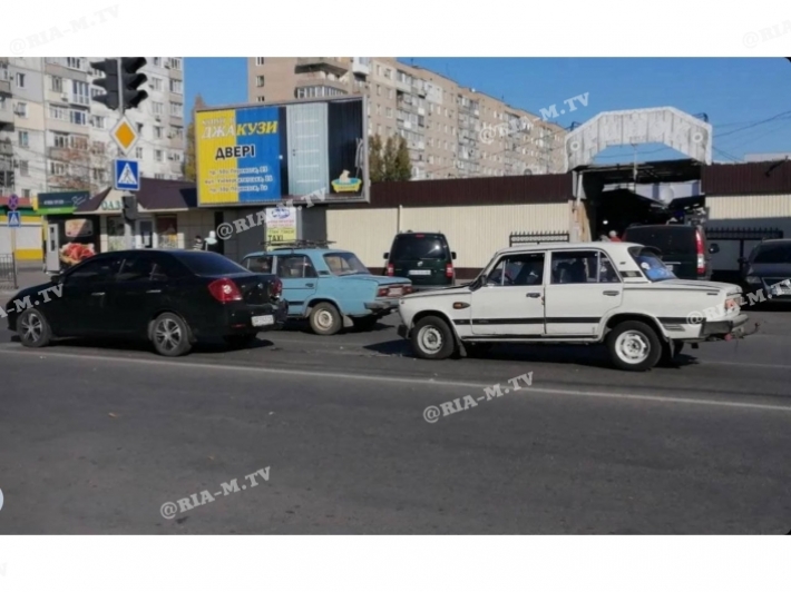 В центре Мелитополя столкнулись две легковушки (фото)