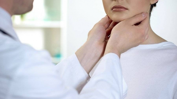 Названы симптомы проблем с щитовидной железой