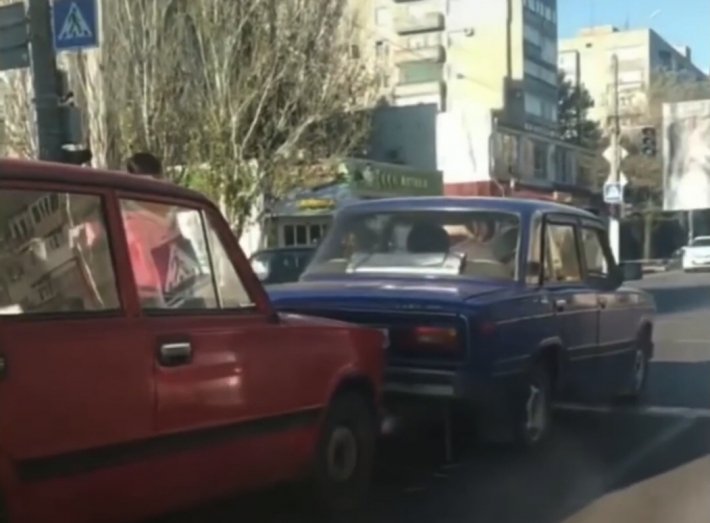 В Мелитополе перед пешеходным переходом не разминулись два ВАЗа