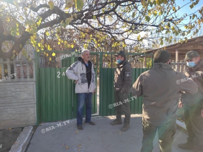 В Мелитополе коммунальщики «хлопнули» жителя, который подсунул свинью всей улице (фото, видео)