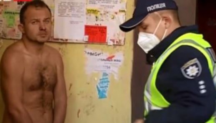 В Киеве голый мужчина поджег квартиру и оставил без света соседей: фото и видео