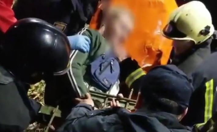 Под Одессой ребенок наткнулся на острый забор (видео)