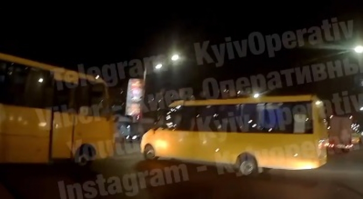 Нарушили все возможные ПДД: в Киеве заметили сверхнаглых маршрутчиков, видео