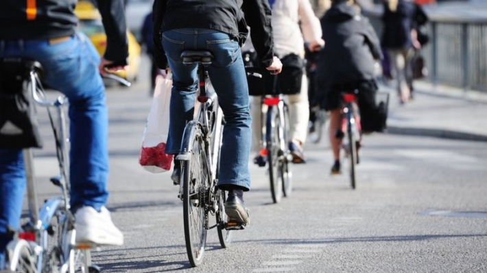 В маршрутках без  сертификатов и на велосипедах – как жители Мелитополя на работу добираются