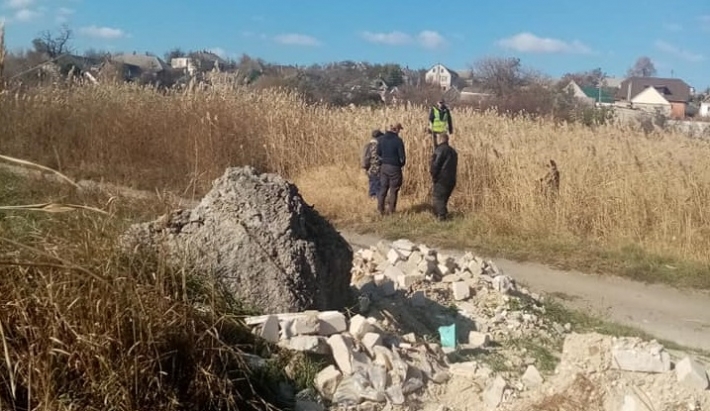 Волонтеры ищут у реки без вести пропавшего пенсионера из Мелитополя (фото, видео)