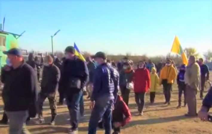 Под Запорожьем народный протест перерос в силовое столкновение (видео)