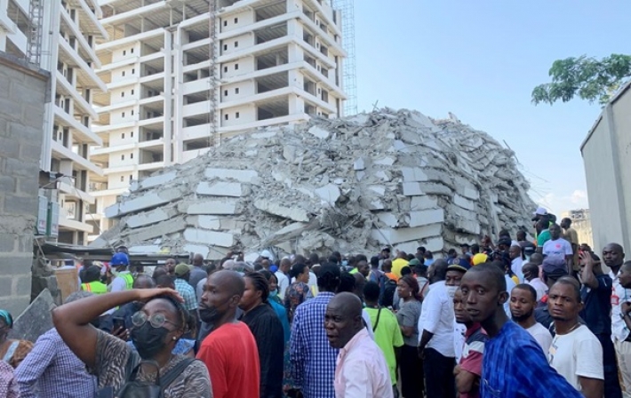 Обрушение многоэтажки в Нигерии: нашли троих выживших (видер)