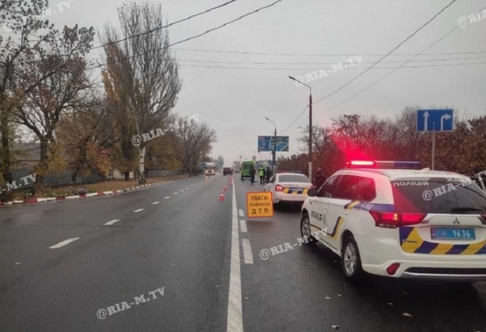 Водитель в Мелитополе сбил молодую девушку и скрылся с места ДТП (фото)