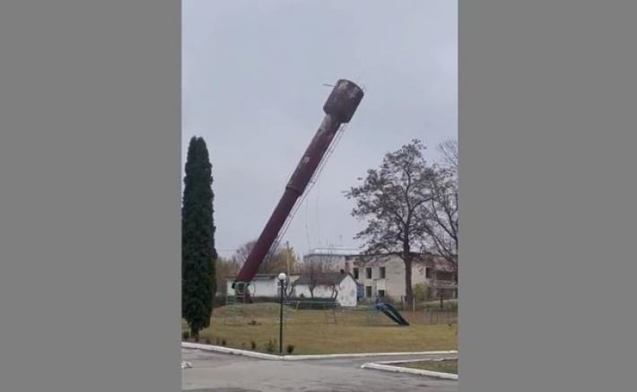 В Тернопольской области упала водонапорная башня (видео)