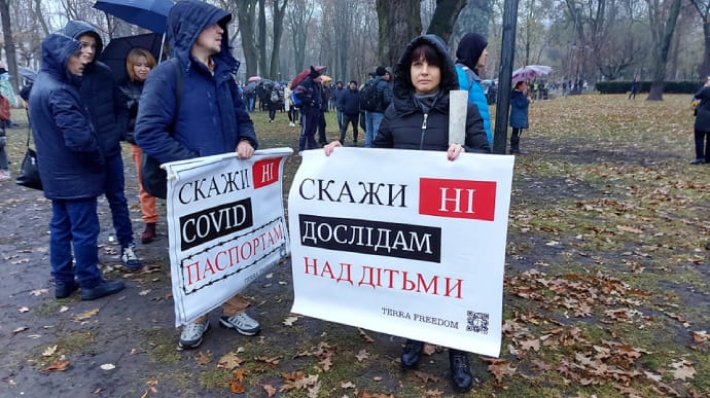 В Киеве антивакцинаторы вышли на марш - акцию уже поддержала Савченко: фото и видео