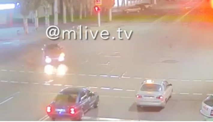 В Мелитополе дрифтер заблокировал движение на оживленном перекрестке (видео)