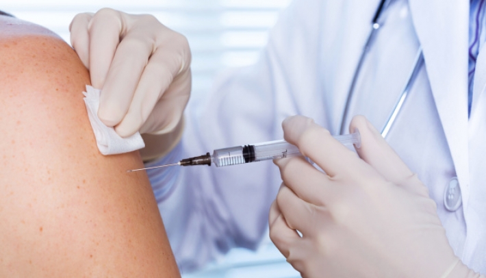 В Мелитополе уже прививают третьей дозой вакцины - кому делают в первую очередь