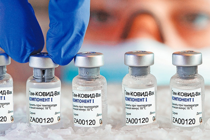 Ученые выяснили, кто, несмотря на прививки, умирает от "ковида"