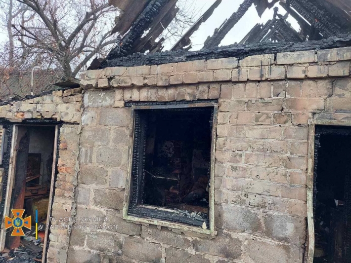 В Запорожье мужчина травмировался, пытаясь потушить пожар в своем доме