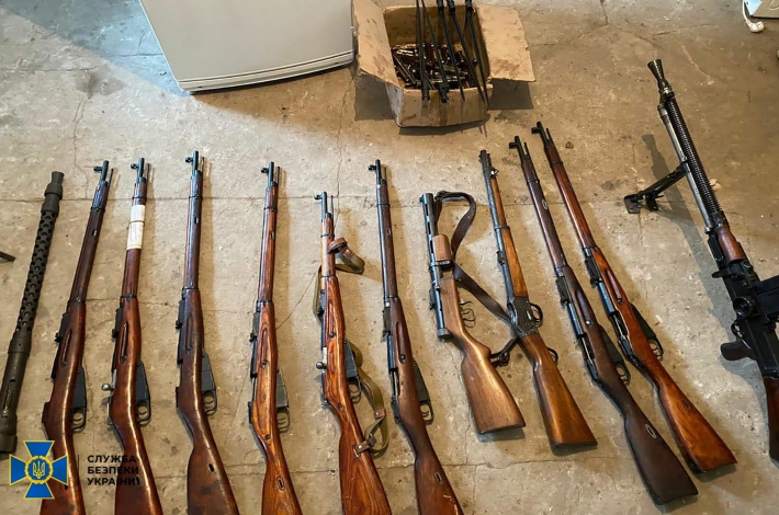 В Запорожской области ОПГ с полицейским нелегально продавали оружие
