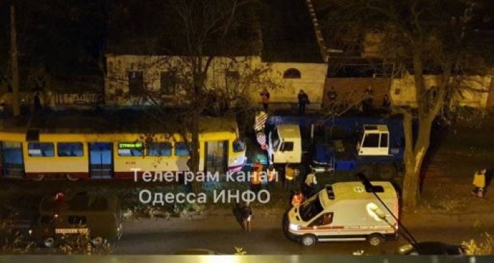 Экстренное торможение не помогло: в Одессе мужчина погиб под колесами трамвая
