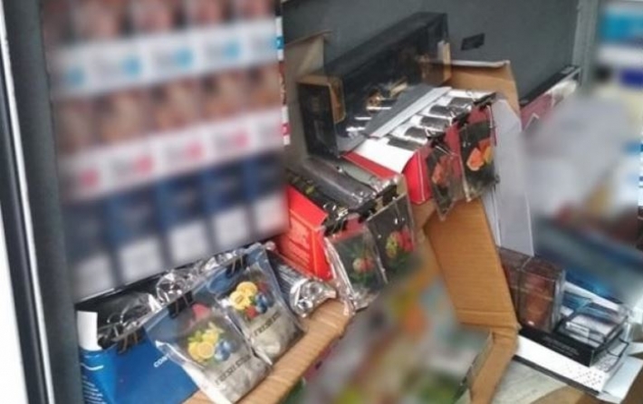 В Запорожье на рынке изъяли более тысячи пачек контрафактных сигарет